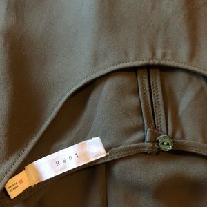 LUSH™️ Sleeveless shirt, olive green